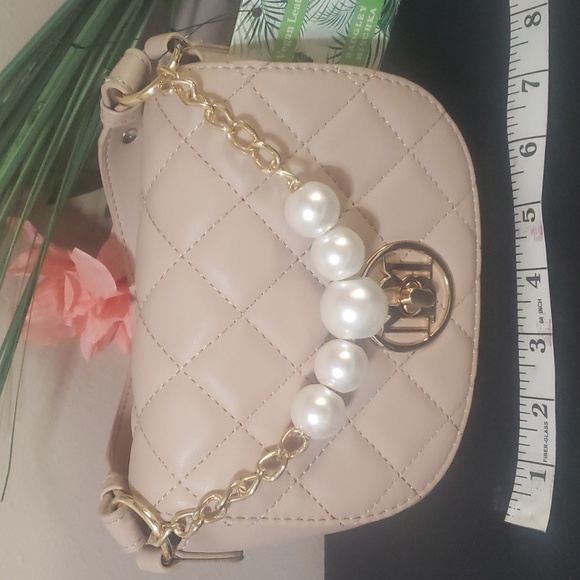 NWT BADGLEY MISCHKA Chloe Quilted Pearl Bag - Picture 6 of 6